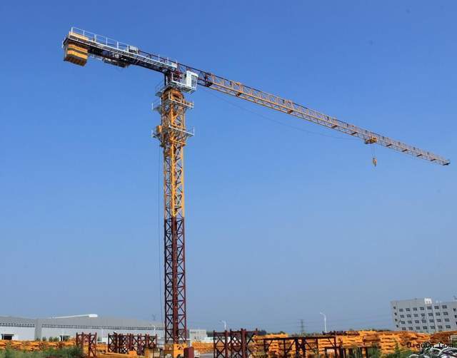 中国刚买几百亿美债,美国就接连对华出手,要换掉所有中国起重机_腾讯