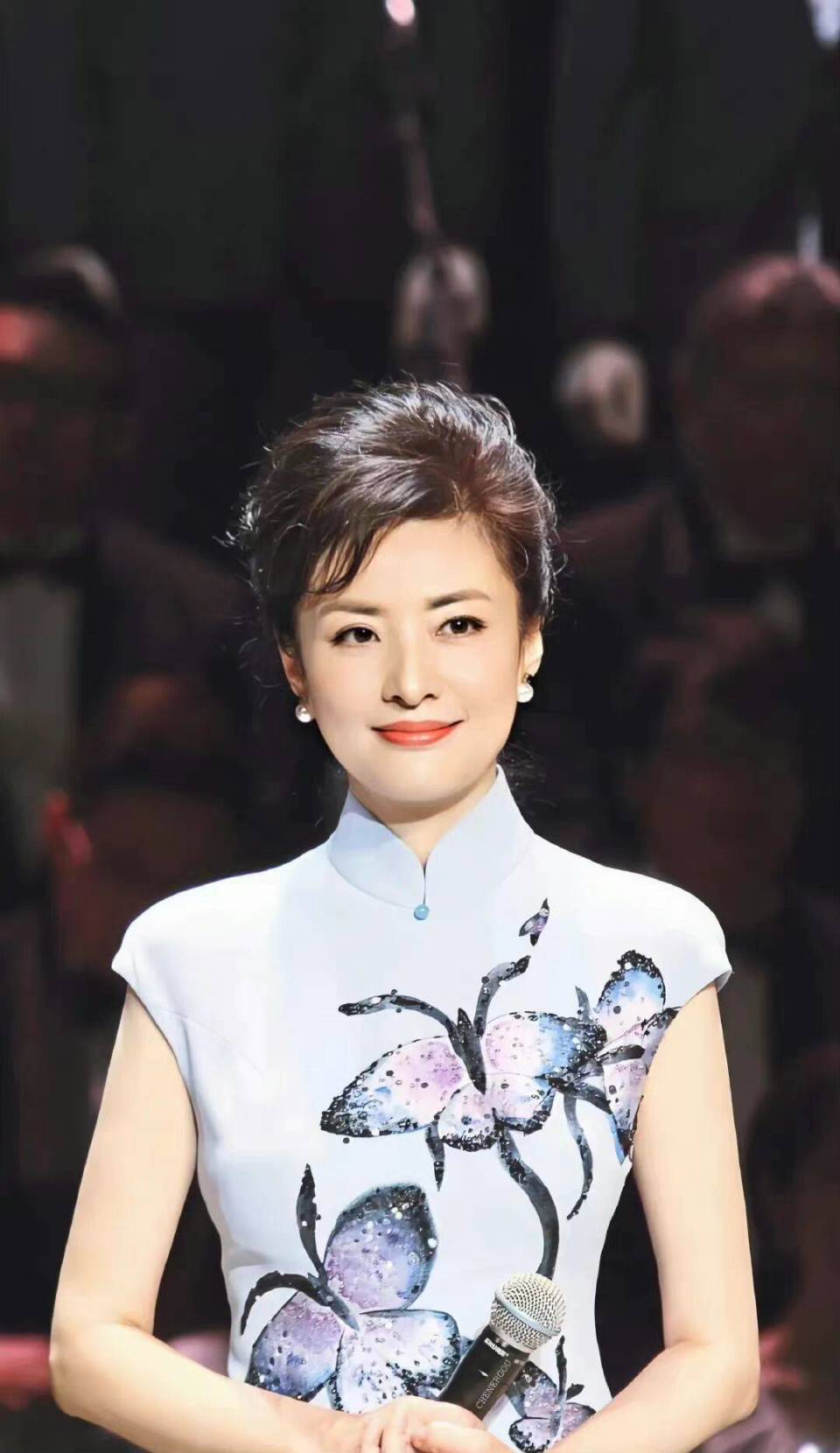 周涛:2003年小品《马路情歌》,2004年小品《让一让,生活真美好》,2008