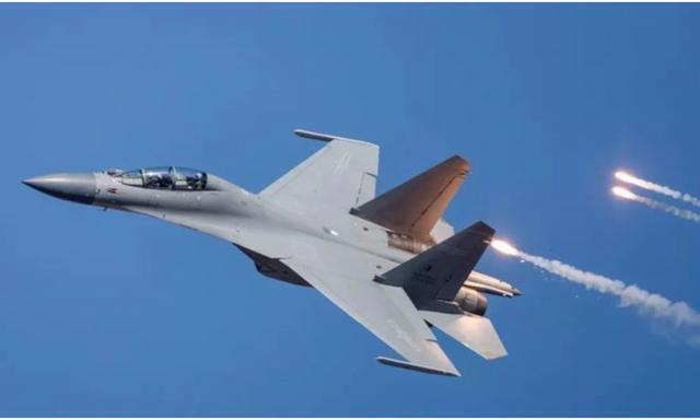 美媒:歼16进入"爆兵模式",正在列装第15个旅,总数已超300架_腾讯新闻