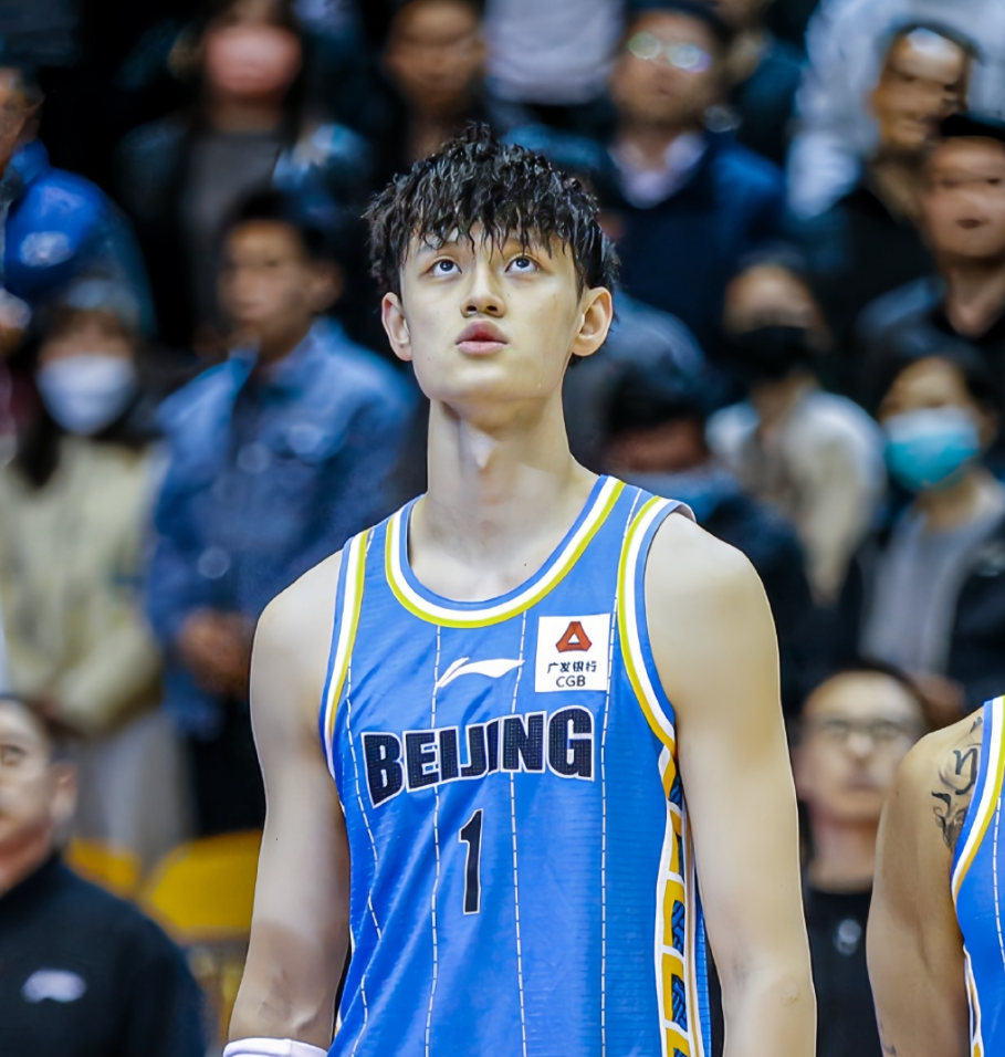 cba新秀表现第30轮:崔永熙惊天隔扣,王岚嵚21 5 5曾凡博5盖帽