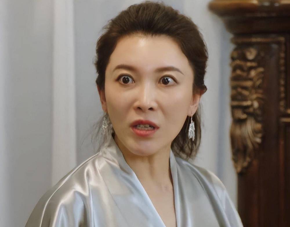 去年8月,她忽然被演员赵雷棋追着讨薪,起因是男方在前两个月签约了张