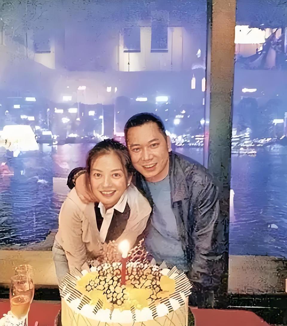 赵薇黄有龙昔日爱巢血亏2300万港币售出,曾无人问津,买家来自内地