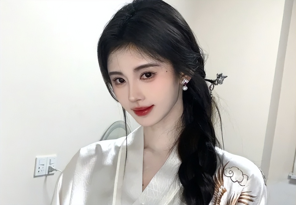 小瞧鞠婧祎了,新剧空降,好评如潮,她把"恶女演技"玩成教科书