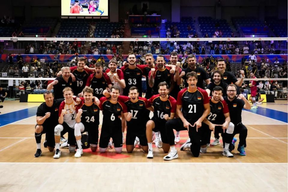 3-2！德国男排铁锤叔刚度假回来 就率队锤爆美国男排