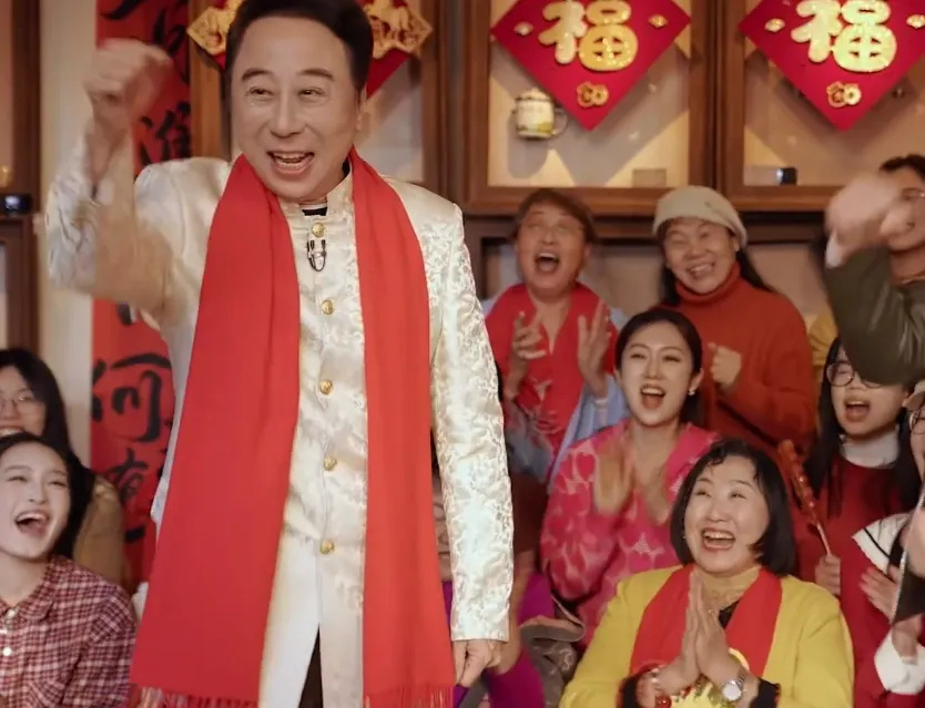 卫视春晚太放飞！央视下场内涵“上春山”，岳云鹏边唱歌边演抢镜_腾讯新闻