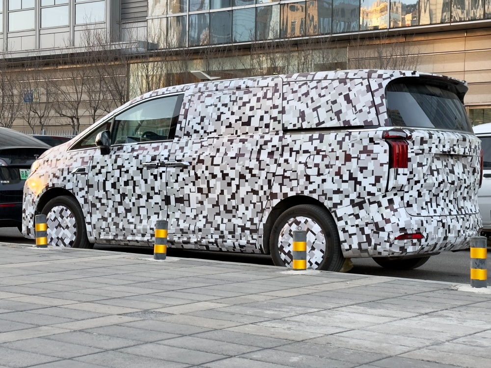 气场超gl8长城首款mpv路试曝光匹配插电式混合动力系统