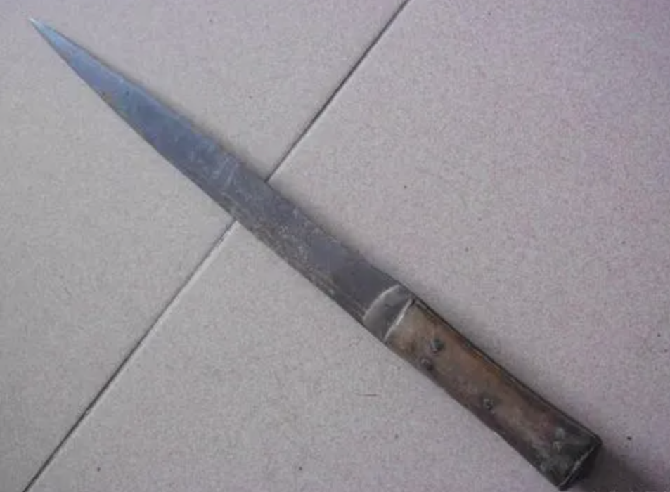《水浒》里，林冲有枪矛为何还用其他兵器？这里面有混江湖的诀窍_腾讯新闻