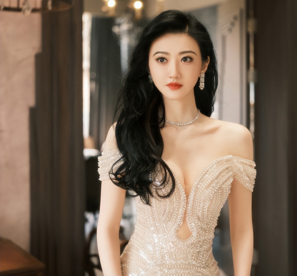 景甜 景甜新剧《待我醒来时》将开机！挑战飒爽女警，男主也是实力派！-腾讯新闻