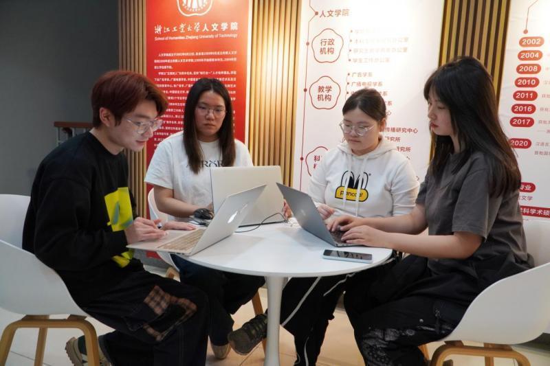 几名浙江工业大学的学生完成了一个社会调研项目——探寻青年人最真实的婚育意愿