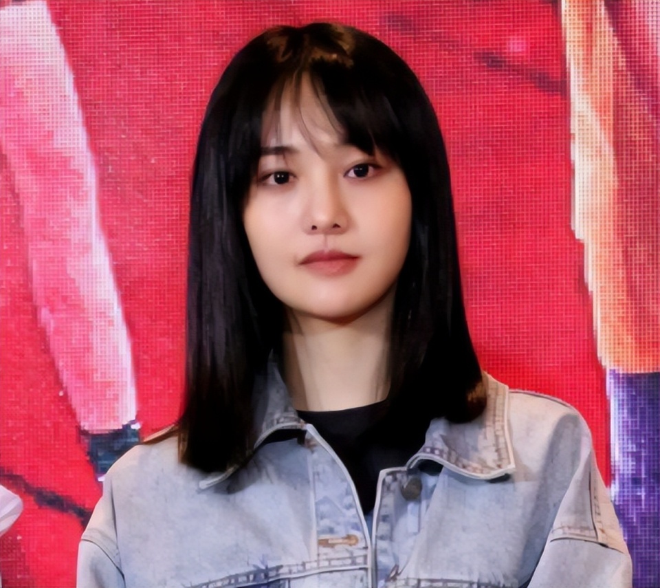 郑爽近照曝光大变样,财产清零公司注销,发文回应不欠任何人