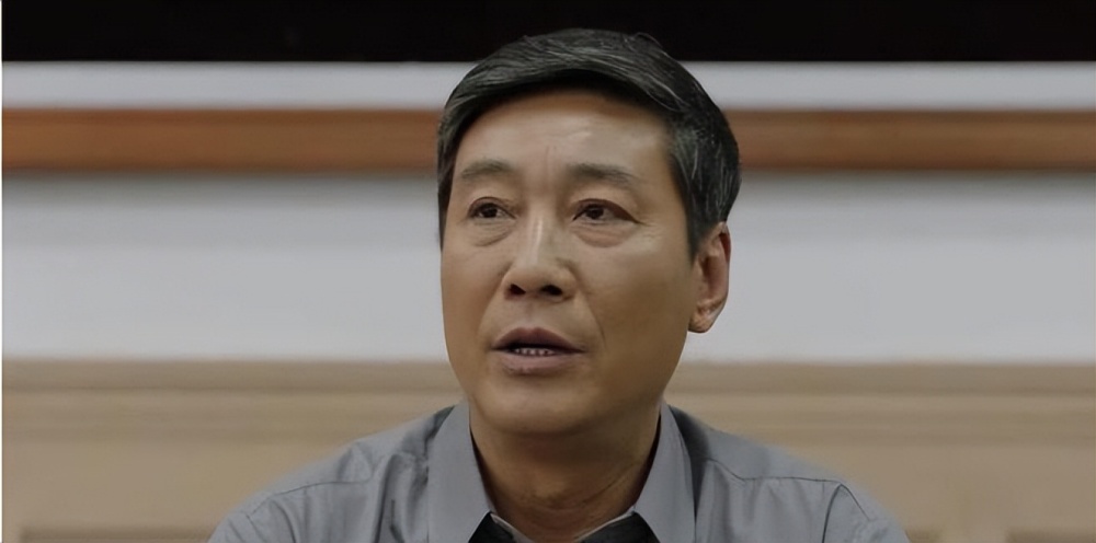 一级演员啜二勇:女儿是知名演员,被陈道明赏识,观众也很喜欢_腾讯新闻