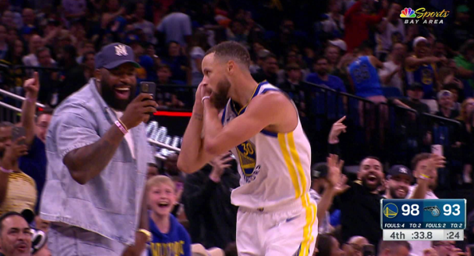 魔咒打破追梦被驱逐后首胜库里末节救赎做晚安庆祝动作