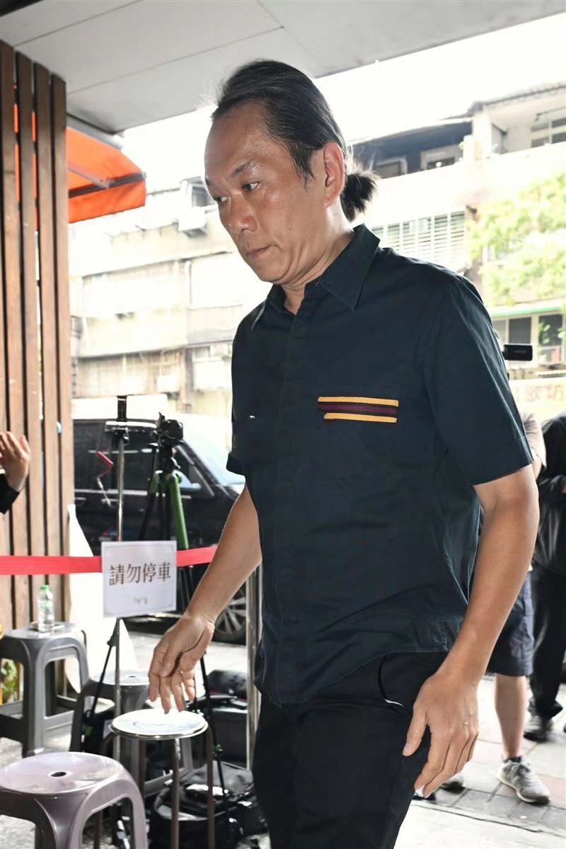曾宝仪,林明谦罕见同框,两人相恋19年,男方长相老气被指像父亲
