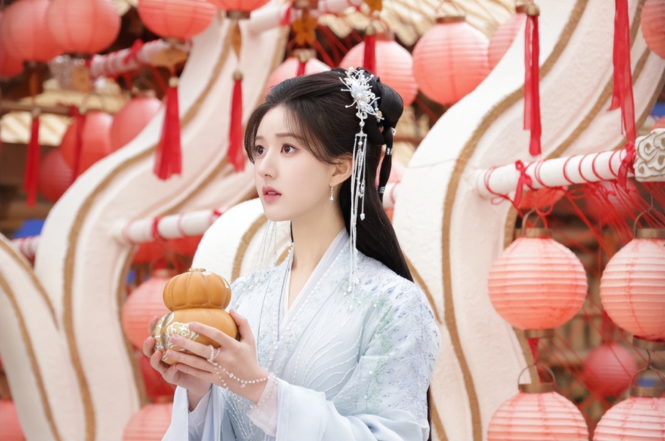 开播时不声不响,播出后热度飞速上涨,赵露思新剧令人眼前一亮