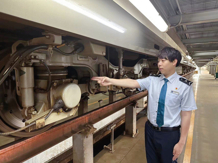 从"轨道萌新"到"行车宝典" ,温州这位90后列车司机拉快成长"进度条"