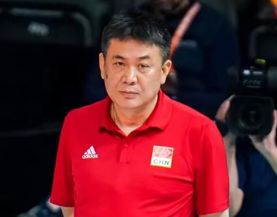 蔡斌被骂上热搜,全场 全网球迷集体喊下课,李盈莹重复朱婷言论
