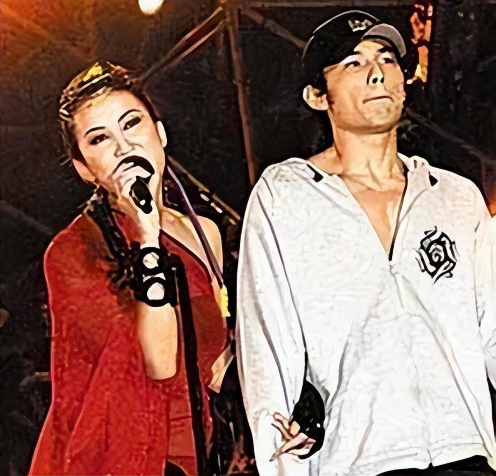 次年,周杰伦为李玟创作了歌曲《刀马旦》,这首歌充分展示了他的才华和