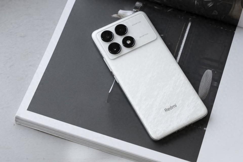 上大学买啥装备,花多少钱?红米五件套,万元出头搞定大学生活!