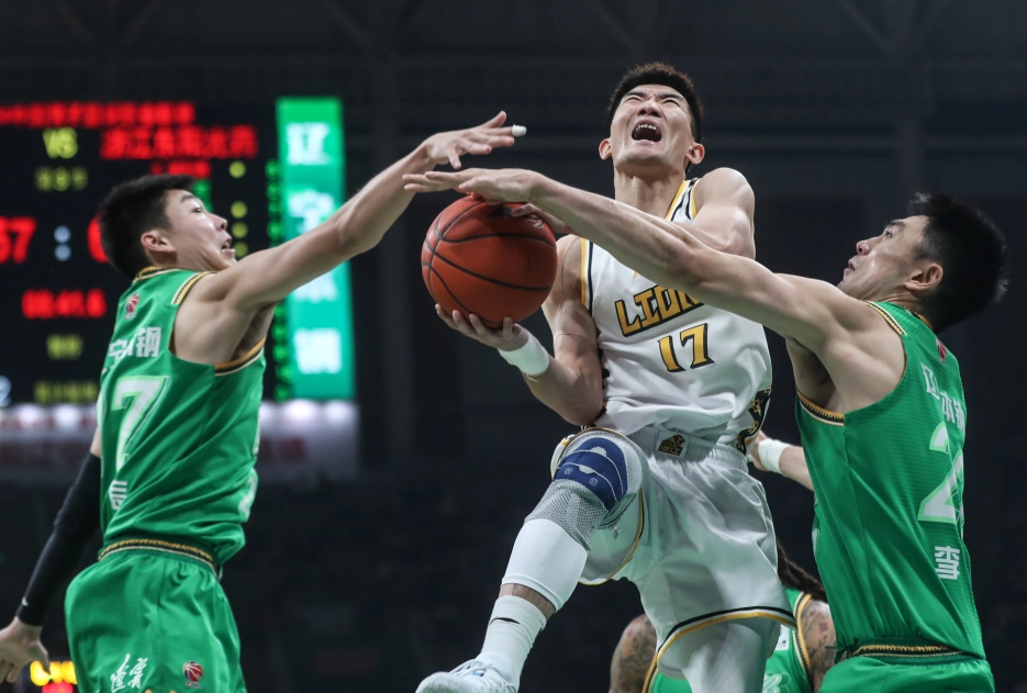 浙江广厦再遭打击!曝孙铭徽遭遇重伤提前报销,争冠恐沦为空谈