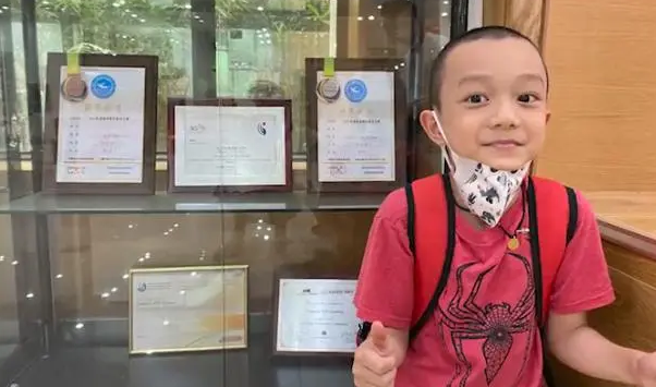 不得不说,相比老公汪涵,同是主持人的杨乐乐自从生下儿子小沐沐后大