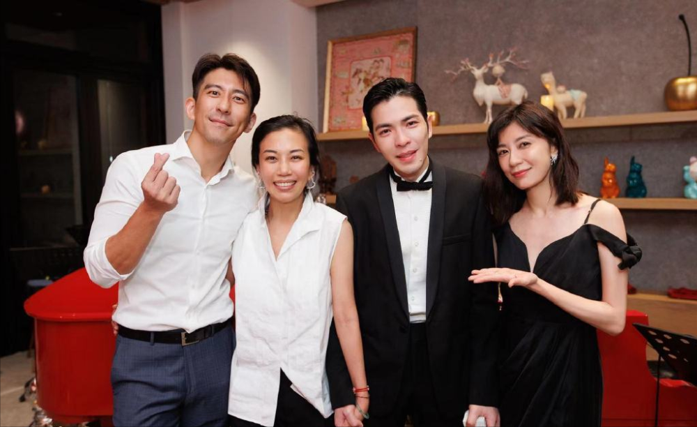 萧敬腾求婚后首露面，携未婚妻录节目，50岁林有慧穿着宽松肚子凸起-萧敬腾?