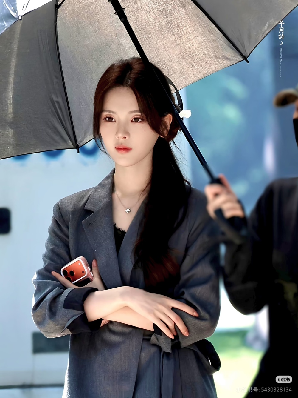 杨超越《喜剧之王》刚收官就进组悬疑剧，搭档彭冠英挑战“白切黑”复仇千金_腾讯新闻