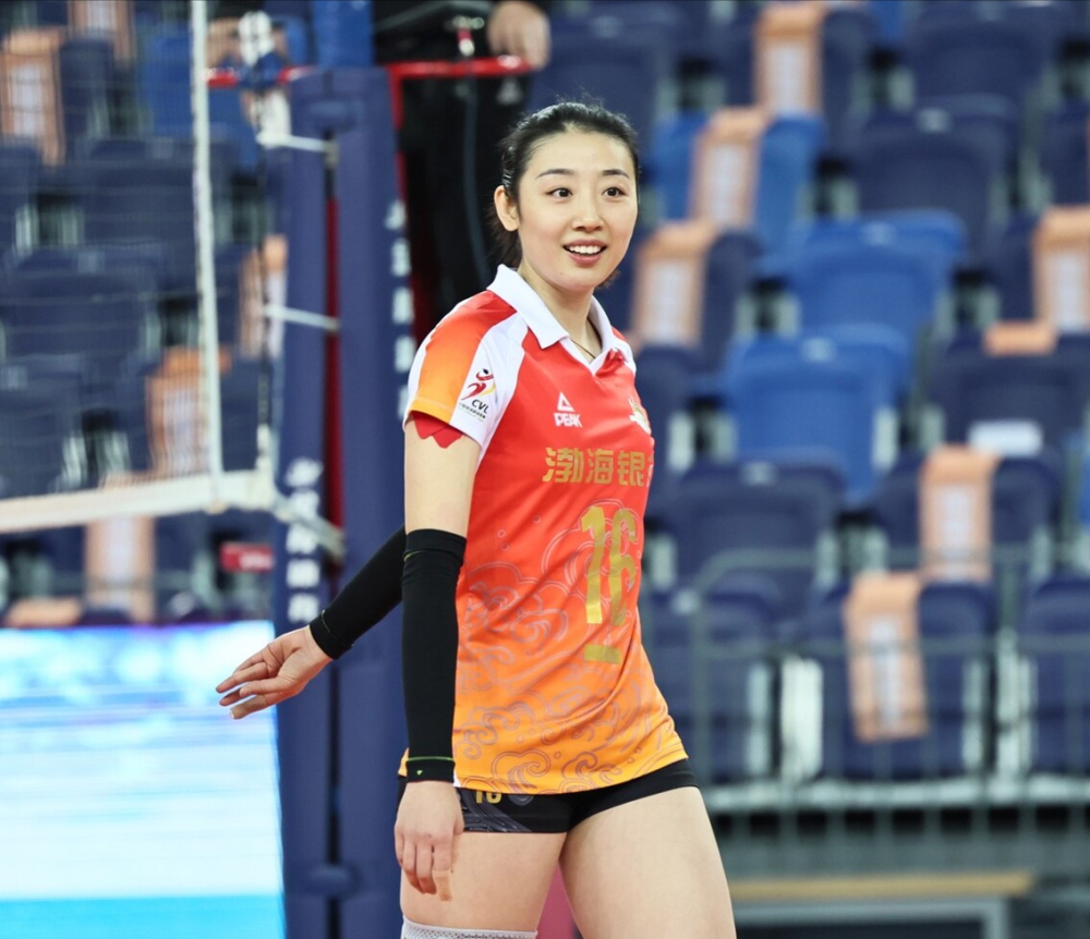 姚迪参加沙排对抗赛主场迎战郎平3大弟子世界冠军沈静思返场