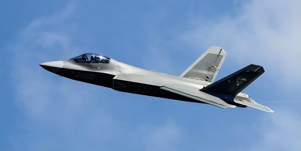 一机四型,美媒:解放军研制歼35垂直起降战机,性能优于f35b