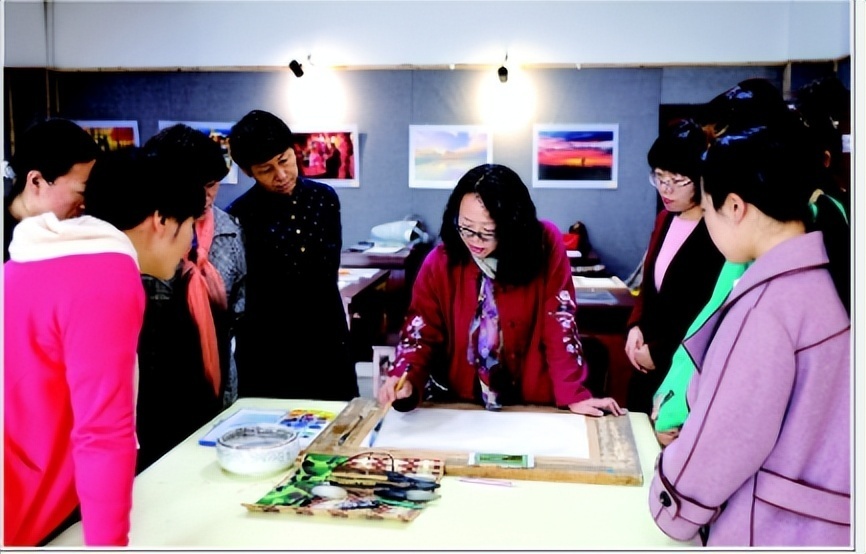 每年下基层演出60余场的"我为乡亲送戏来"文化大篷车,100余场次的"