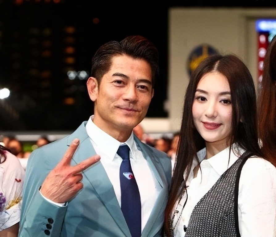 郭富城带老婆岳父见证爱驹赢百万奖金,方媛父女笑容灿烂幸福洋溢