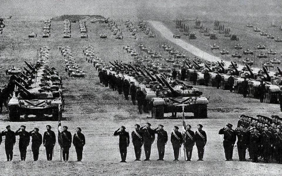 地球班往事:西方81军演,苏联最后的辉煌,真的吓到西方了吗?_腾讯新闻