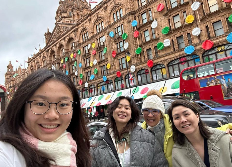 杨紫琼侄女闯电影圈气质清纯脱俗长得像姑姑称对方为第二个妈