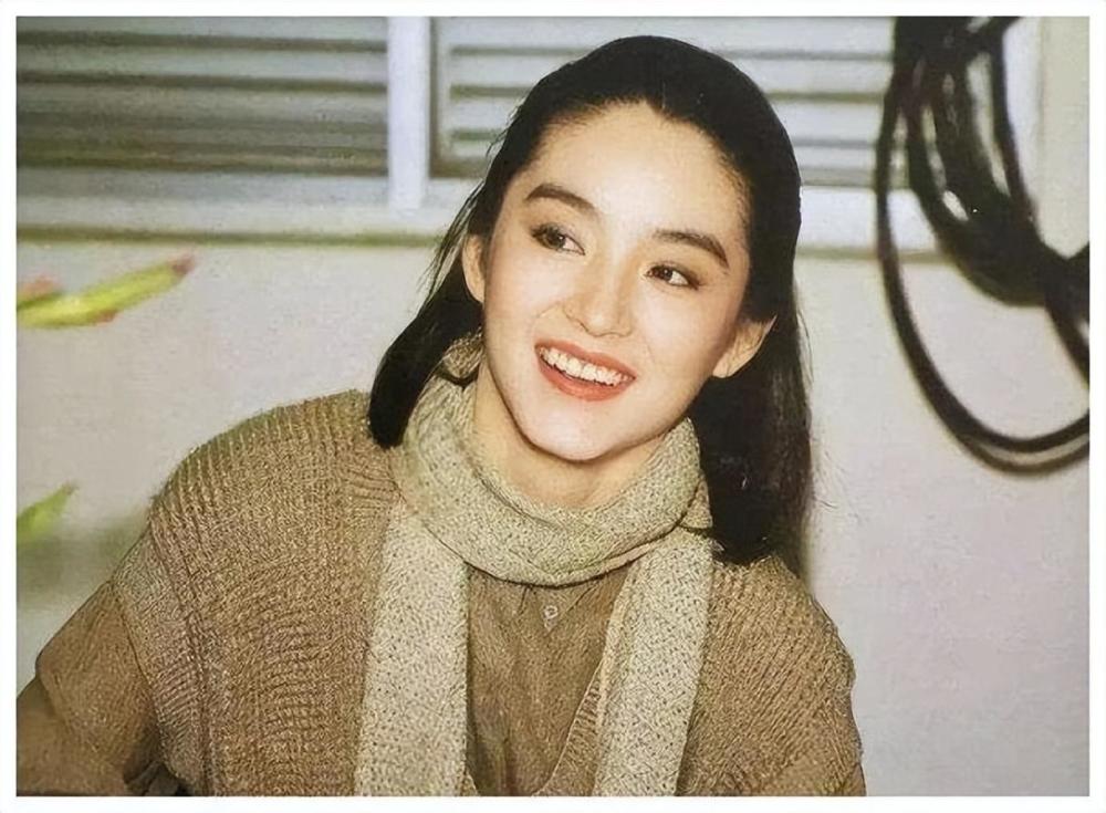 "消失"3年,77岁秦汉近况:须发皆白,错过林青霞后一直未婚_腾讯新闻