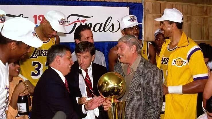 生涯6夺mvp,6个总冠军的贾巴尔仅两获fmvp,另外四个被谁拿走?