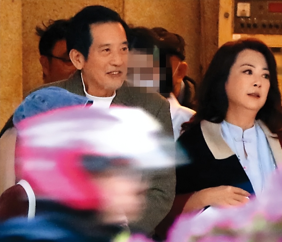 秦汉时隔20年再拍台剧,与导演刘若英合作默契,单身30年魅力不减_腾讯