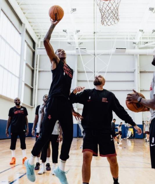 火箭队总经理摊牌暗示今夏引援策略稳原有阵容提战力两不误