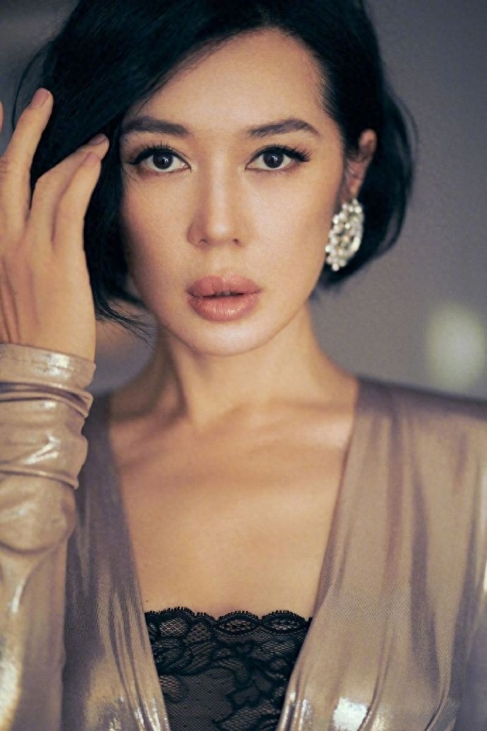 倪妮虽在长春电影节大放异彩,但评委余男更引人注目