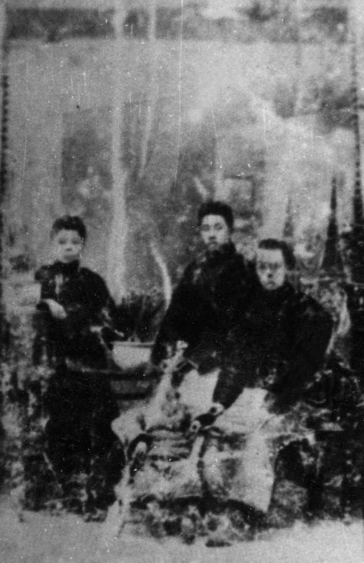 殷夫烈士：以诗歌为号角，为革命献身无悔丨念念不忘_腾讯新闻