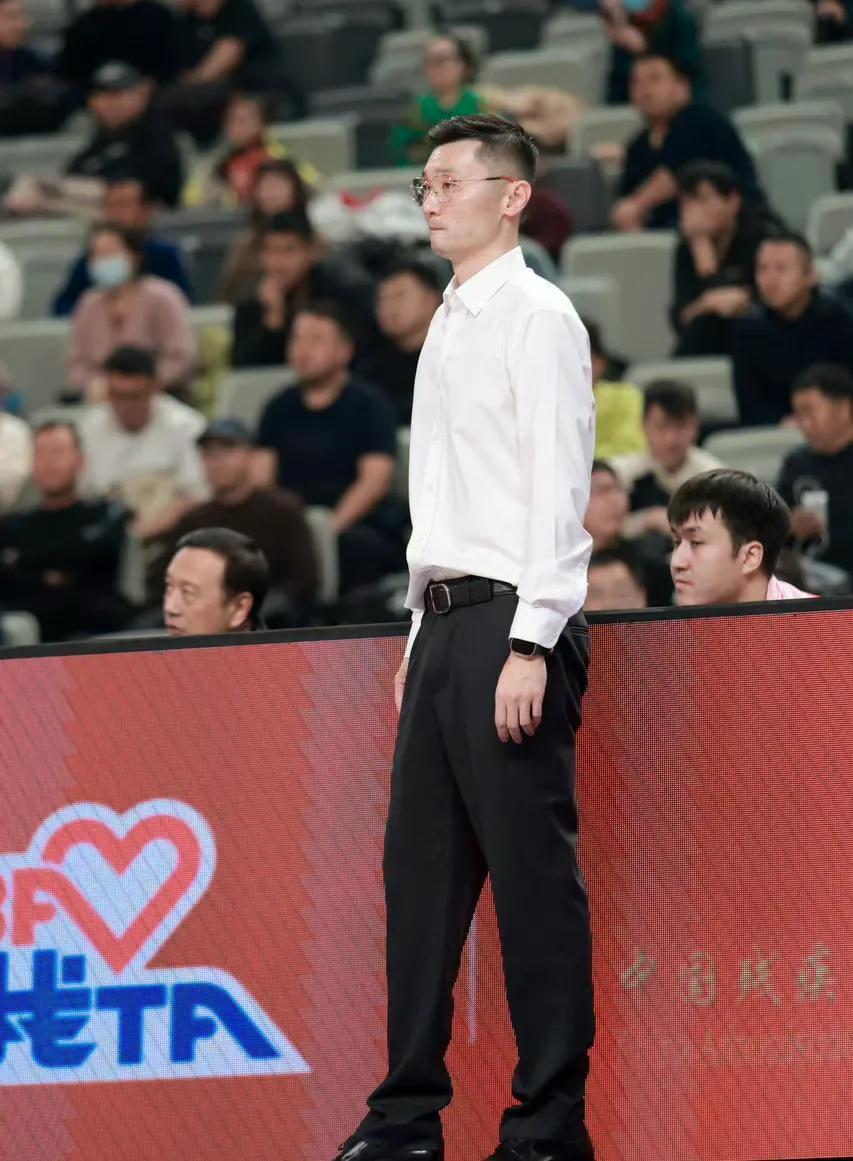 人事调整正式公布！刘炜因健康原因离任，新疆男篮开启新篇章_腾讯新闻