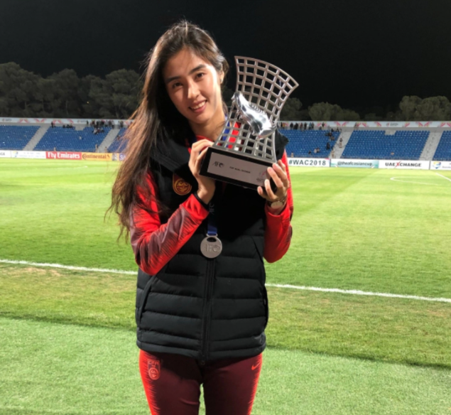 31岁赵丽娜退役了!身高1米88被誉为最美国门,告别中国女足身份