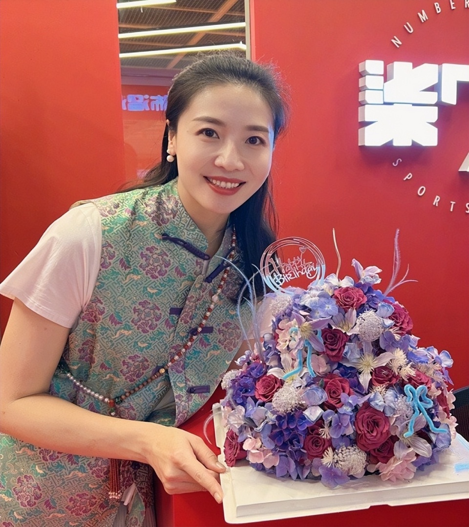 35岁奥运冠军魏秋月,退役仍心系中国女排,向3岁儿子灌输女排精神-腾讯