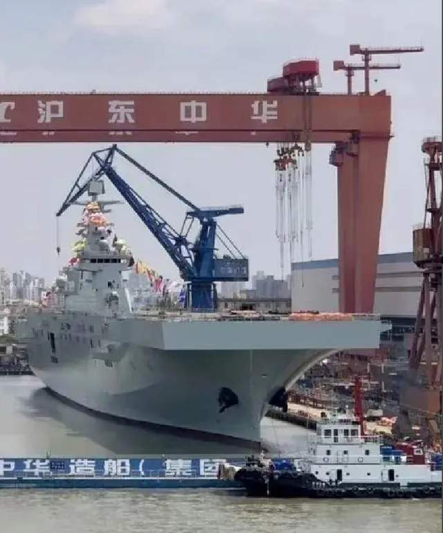 075型两栖舰4号舰:带脚手架或许在海试,传将被命名为"江西"舰