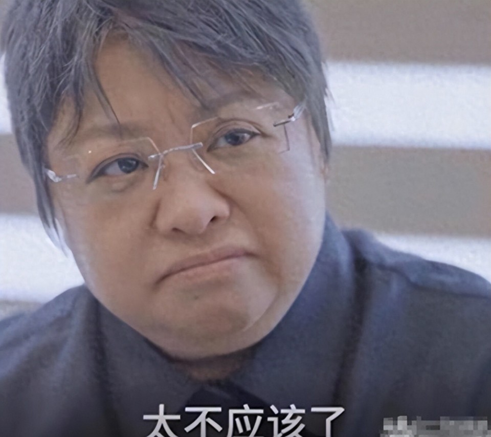 贪污上亿、假慈善？被实名举报的韩红，如今连坐椅子都成了“错”