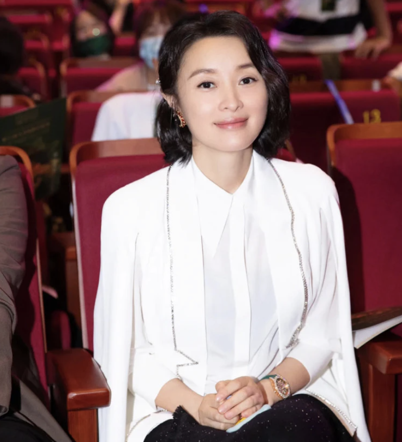 谁说小脸才是美这几位大饼脸女星个个都难以超越