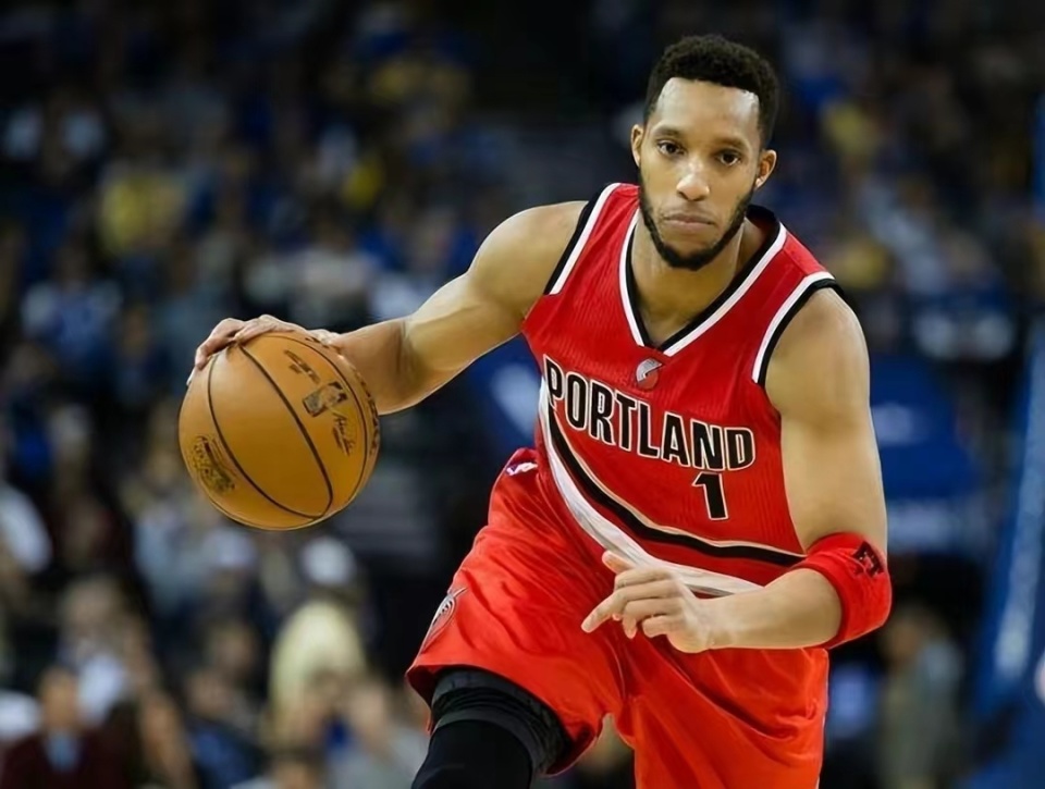 榜眼埃文特纳当年沃尔的选秀模板就是罗斯,他在罗斯受伤之后一度打成