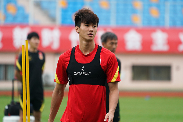 留洋吴少聪土超首次首发表现不俗获主帅埃姆雷肯定