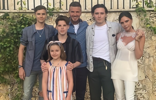 贝克汉姆晒与小七合照,12岁女儿长相成熟,两人举止亲密引发热议