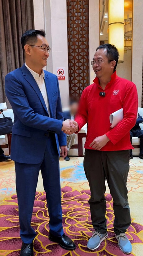 多名互联网大佬齐聚一堂,包括马化腾,雷军,周鸿祎,张朝阳,傅盛,齐向东