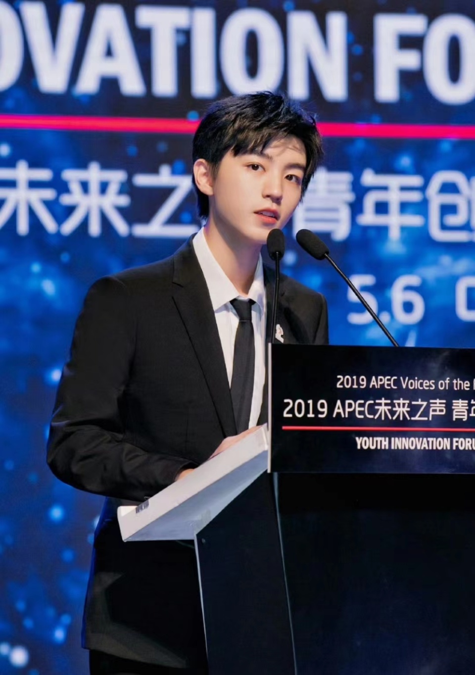 王俊凯发文为高考生加油!随手发的一条微博,意外压中高考作文题