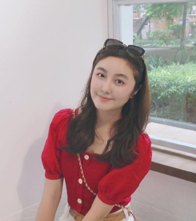 点读机女孩高君雨生病暴瘦,称睡觉疼醒吃了就吐,面色苍白好憔悴